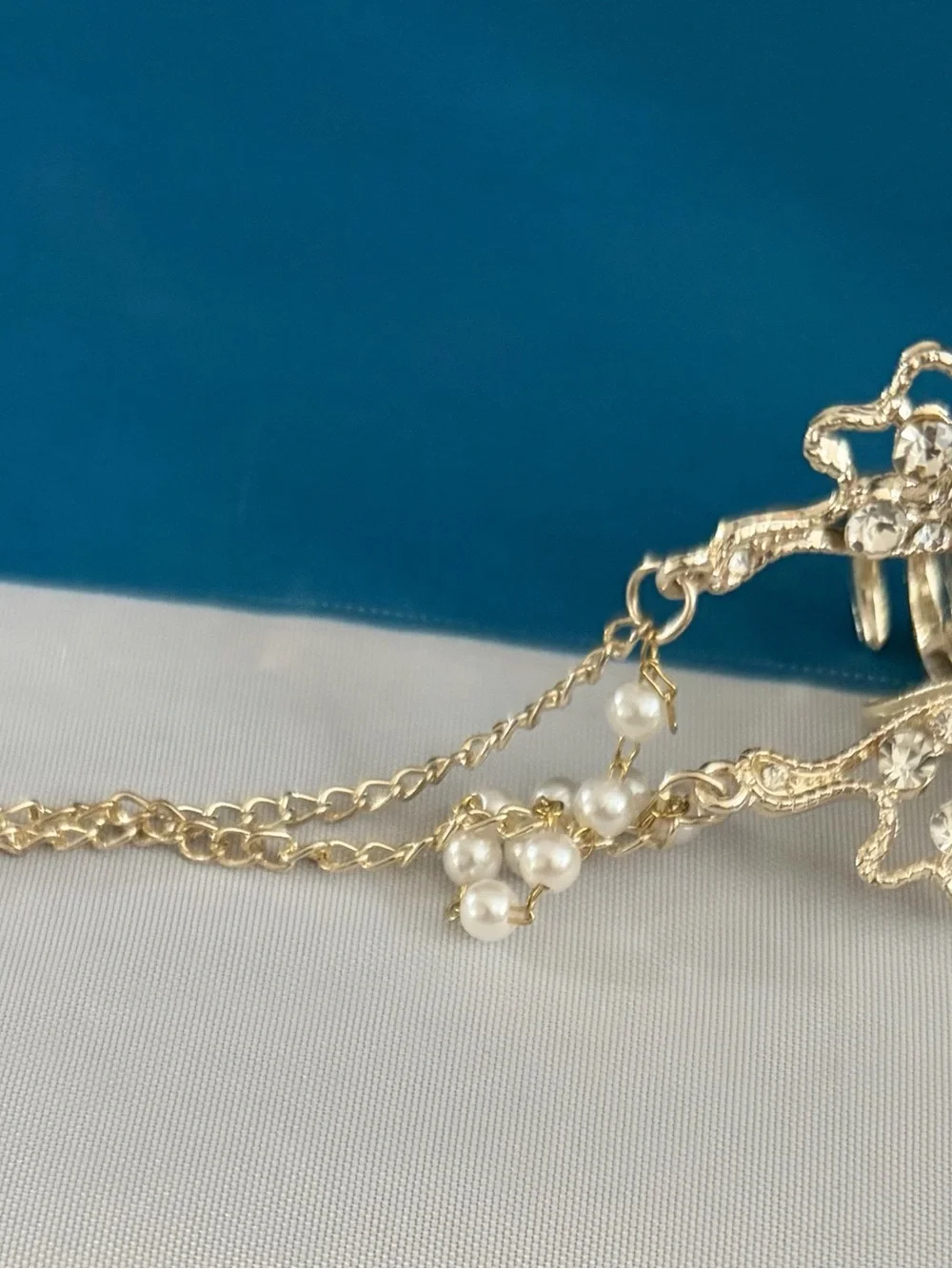 Silver tone hair claw clip- Elegant Women’s Jewelry